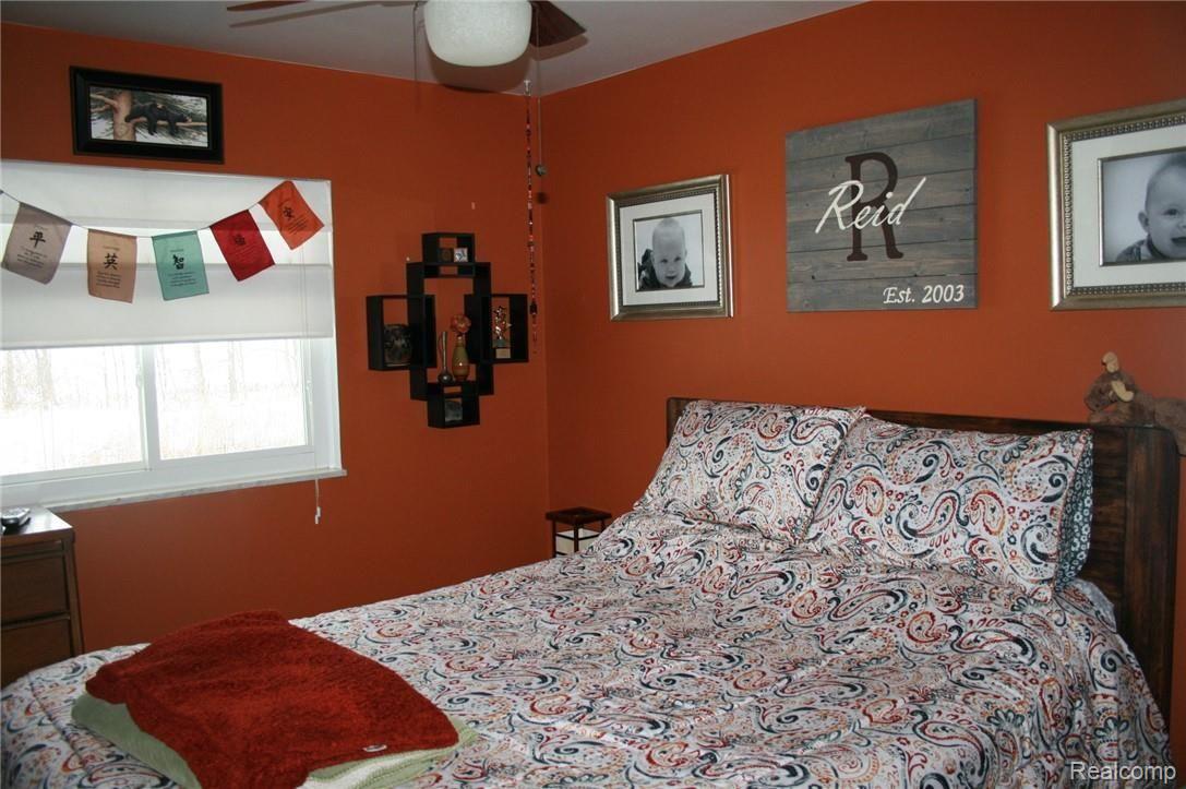 126 Henderson Road Howell, MI 48855 - Photo 13 of 18 7 bed.jpg
