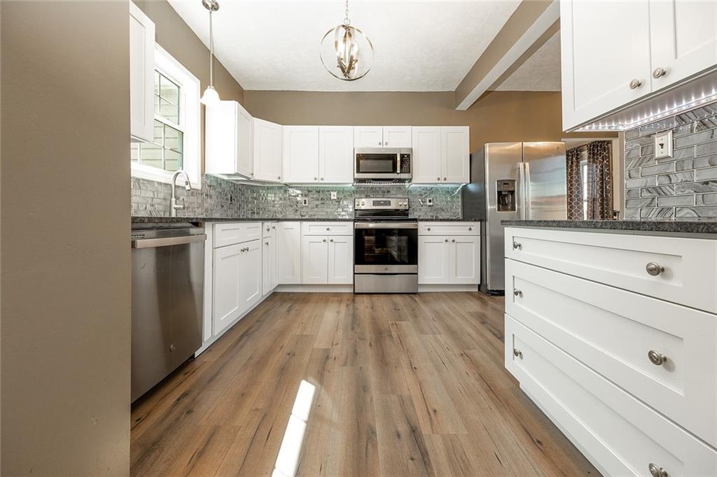 413 Spring Street Grove City, PA 16127 - Photo 4 of 25 Gallery Image 4