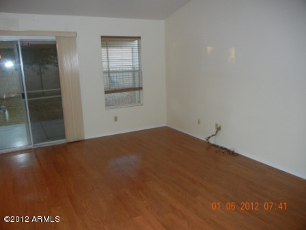 7541 West Calavar Road Peoria, AZ 85381 - Photo 3 of 8 Family Room