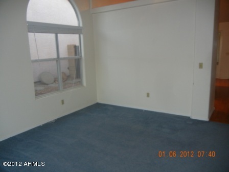 7541 West Calavar Road Peoria, AZ 85381 - Photo 5 of 8 living room