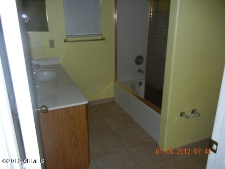 7541 West Calavar Road Peoria, AZ 85381 - Photo 7 of 8 Master Bath