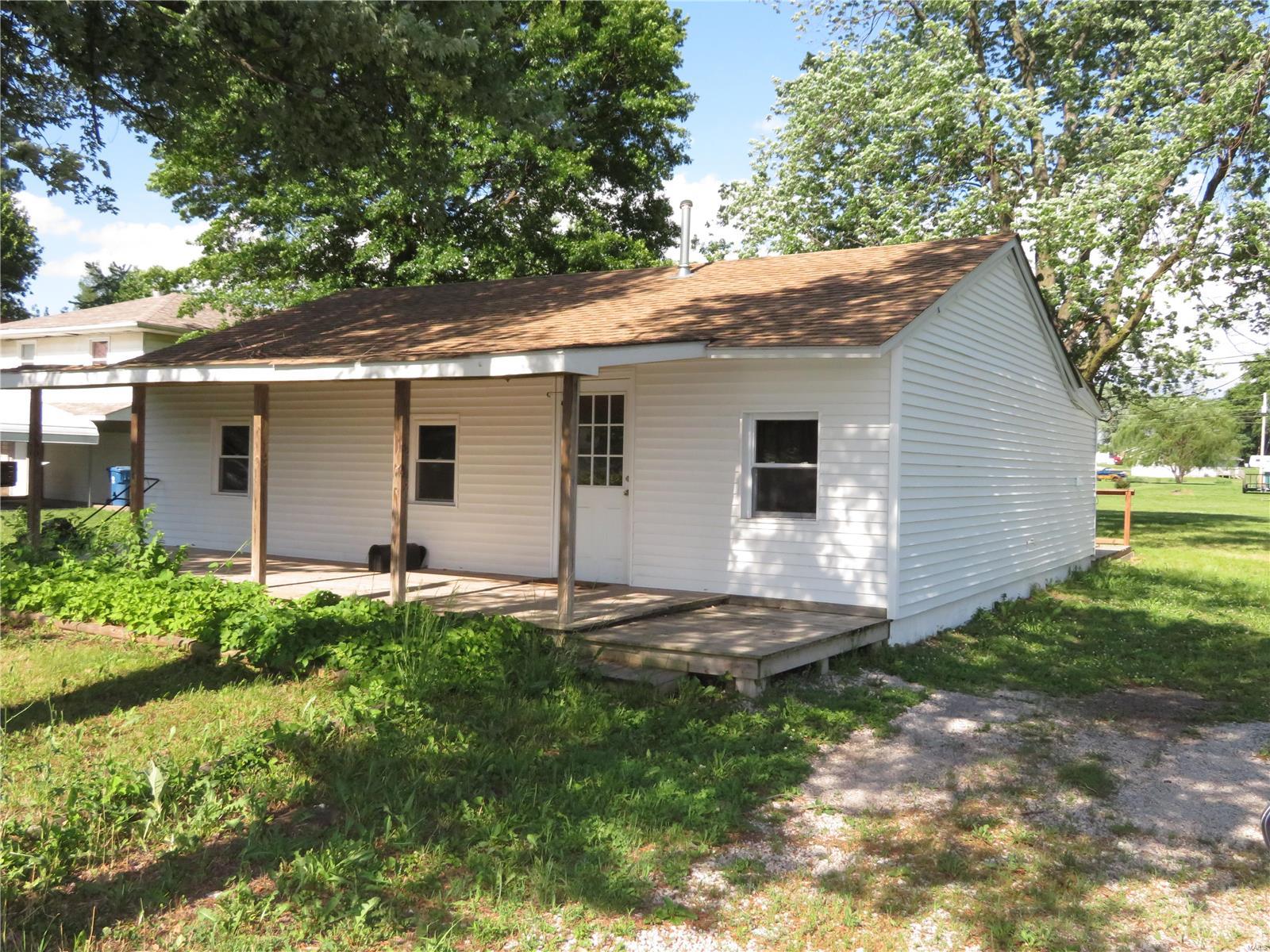 944 Sinclair Avenue South Roxana, IL 62087 - Photo 1 of 29 Gallery Image 1