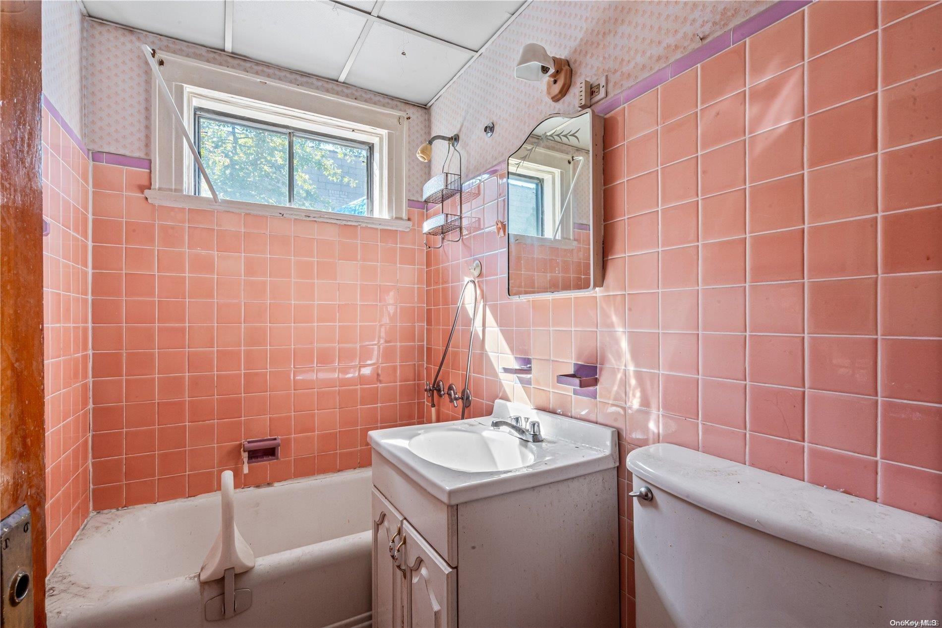 77-40 74th Street Queens, NY 11385 - Photo 11 of 28