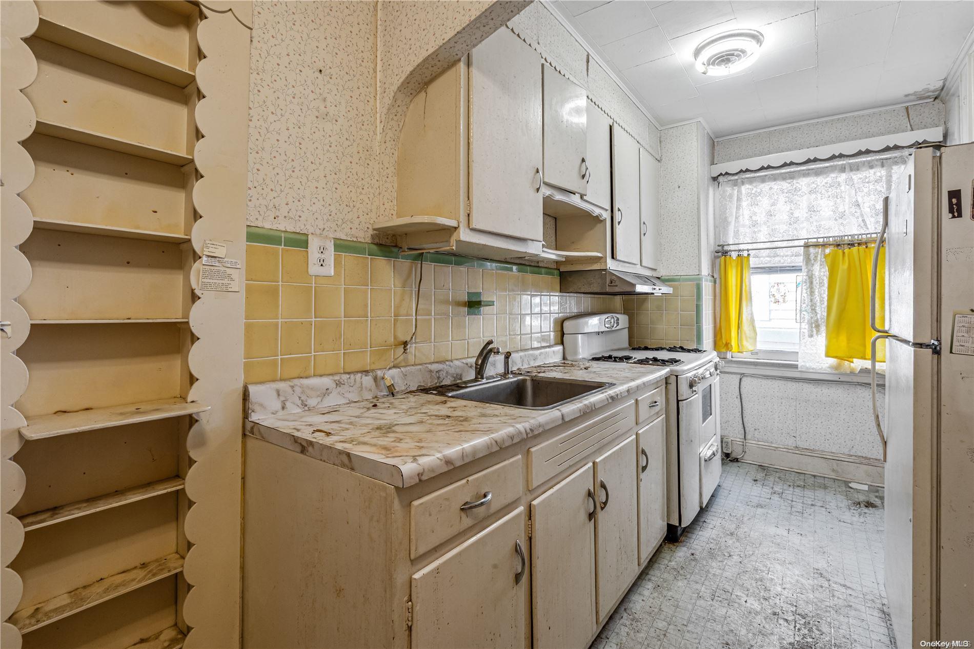 77-40 74th Street Queens, NY 11385 - Photo 23 of 28