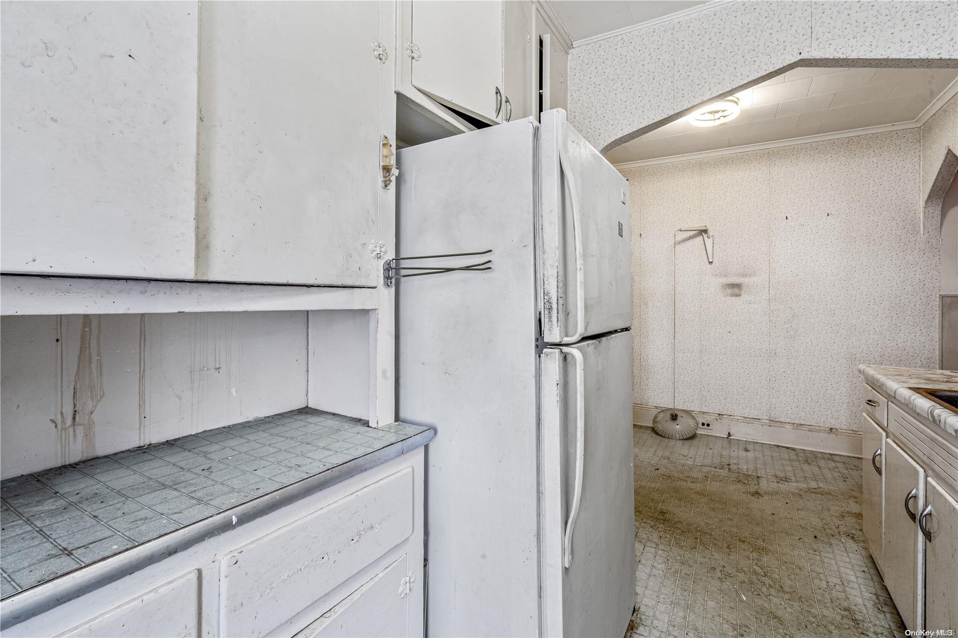 77-40 74th Street Queens, NY 11385 - Photo 10 of 28