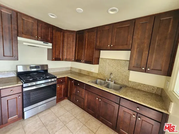 $2,300 | 5264 Cahuenga Boulevard, North Hollywood, CA 91601