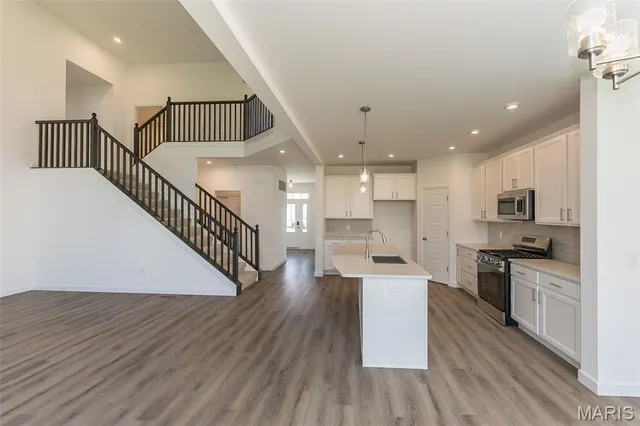 $639,900 | 717 Southerland Drive, O'Fallon, MO 63368