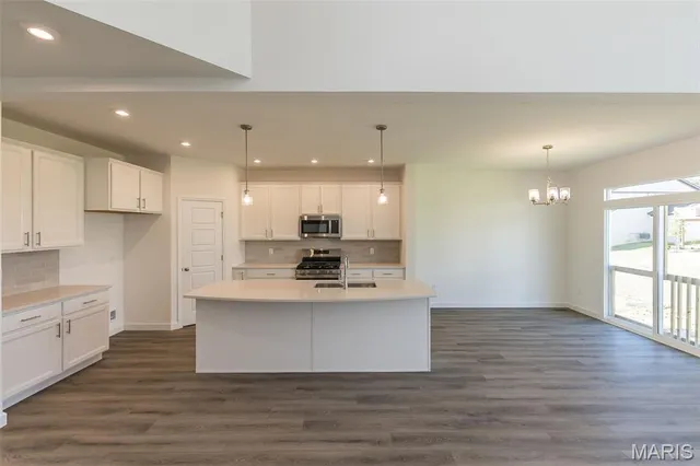 $639,900 | 717 Southerland Drive, O'Fallon, MO 63368