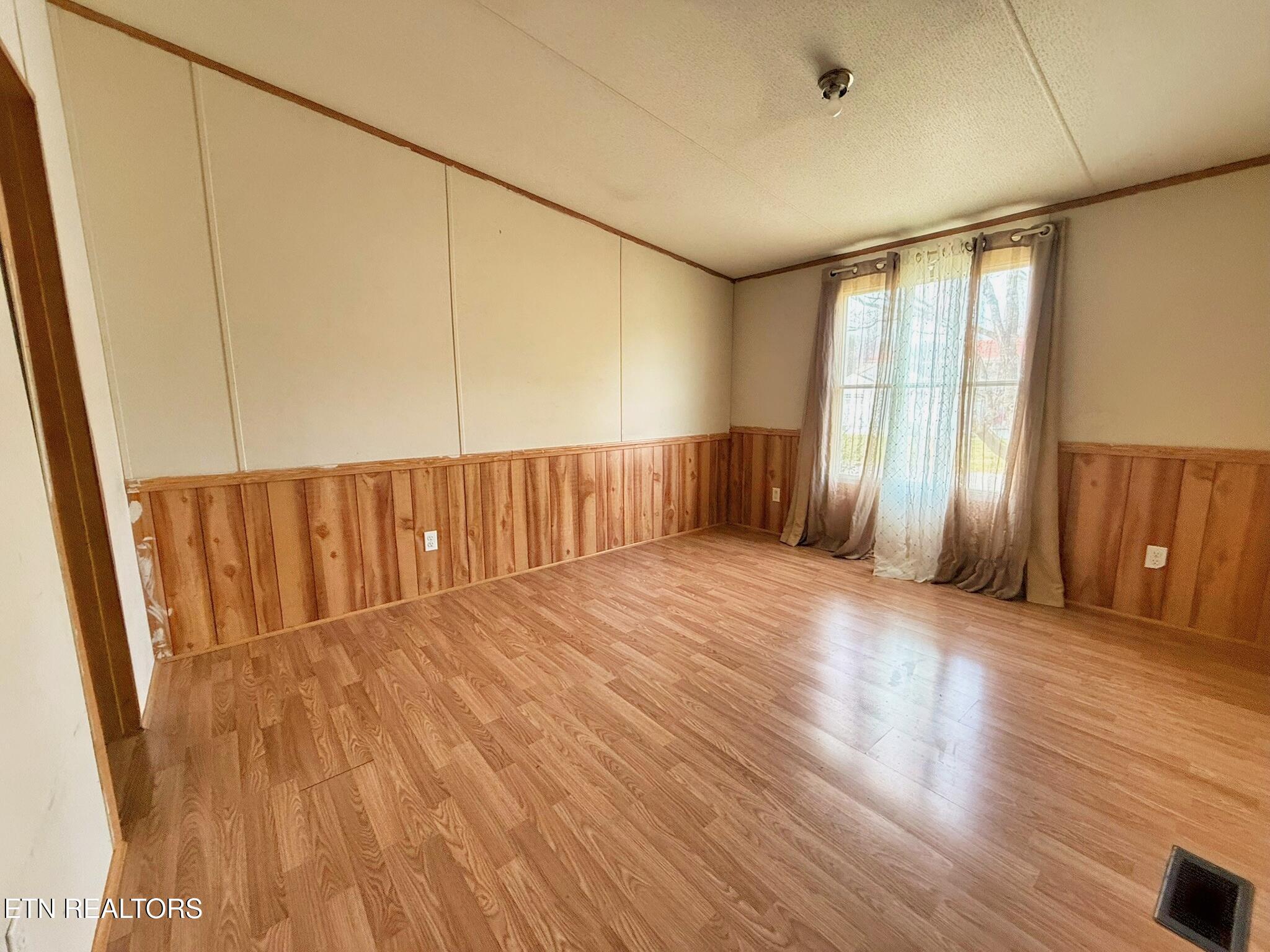 712 East Fir Street La Follette, TN 37766 - Photo 11 of 22 IMG_1784