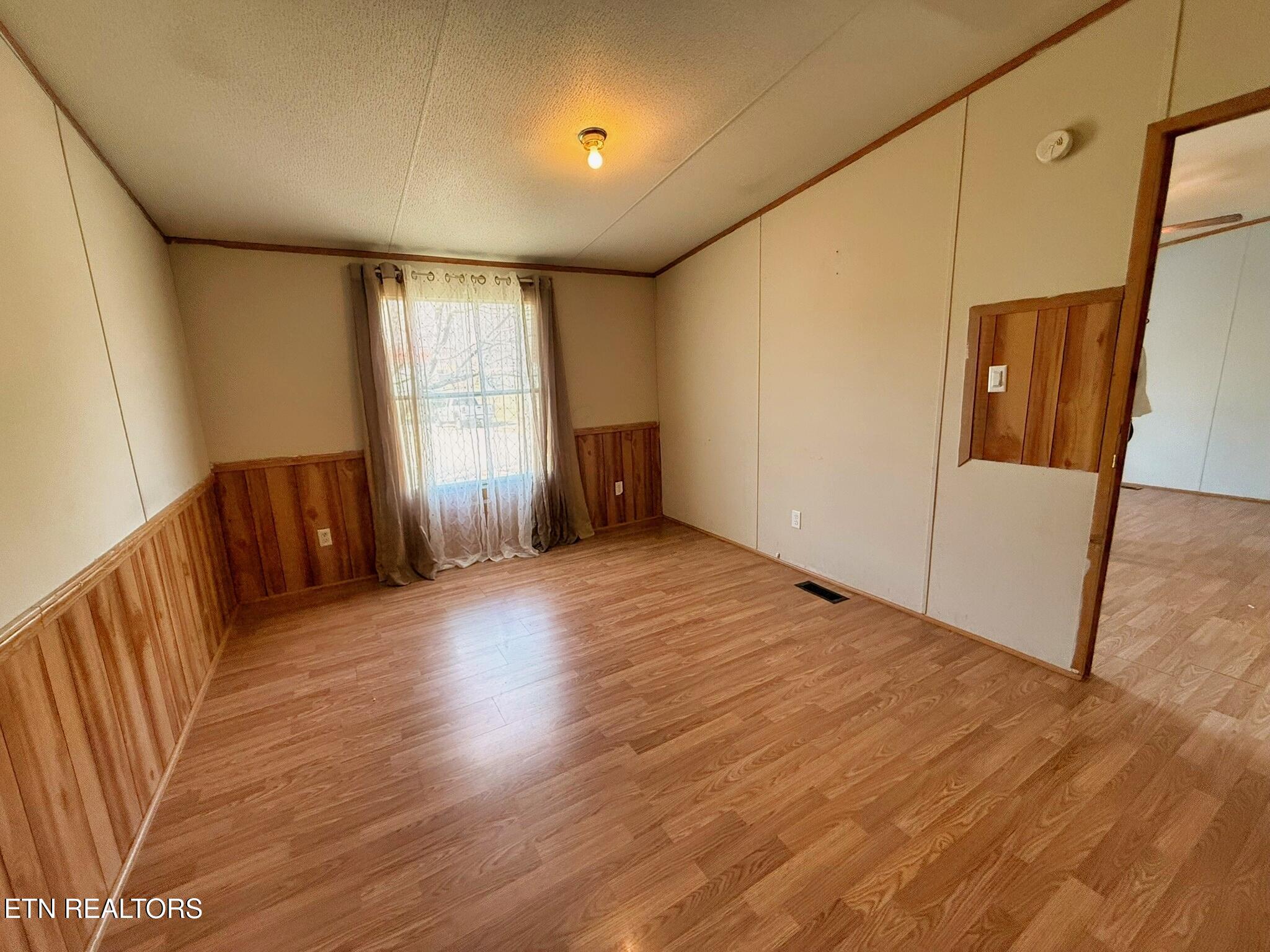 712 East Fir Street La Follette, TN 37766 - Photo 12 of 22 IMG_2725 - Copy - Copy