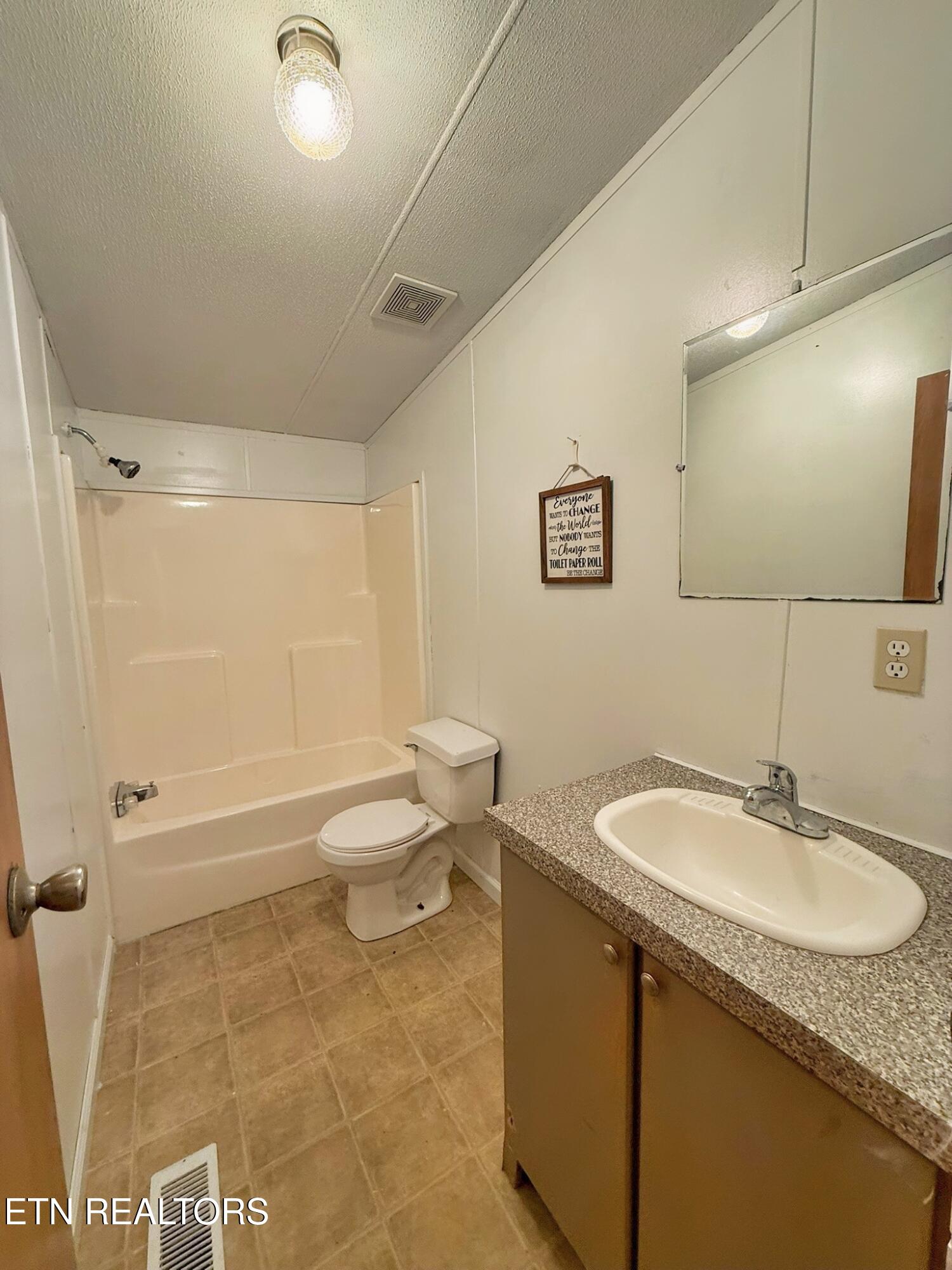 712 East Fir Street La Follette, TN 37766 - Photo 19 of 22 IMG_2731 (1)