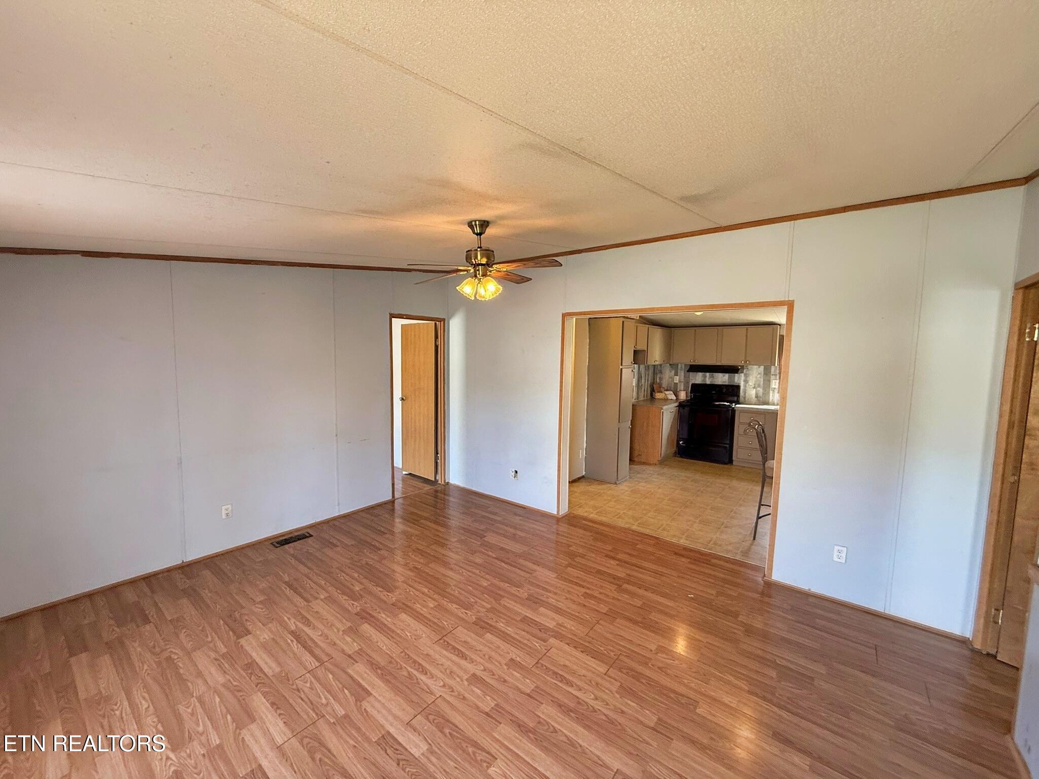 712 East Fir Street La Follette, TN 37766 - Photo 3 of 22 IMG_2712 - Copy - Copy