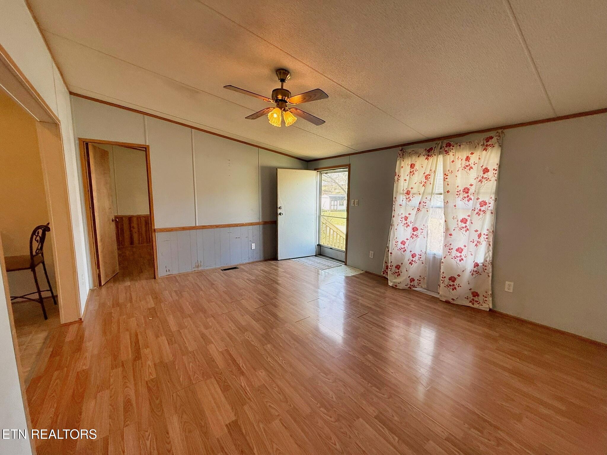 712 East Fir Street La Follette, TN 37766 - Photo 4 of 22 IMG_2714 - Copy - Copy