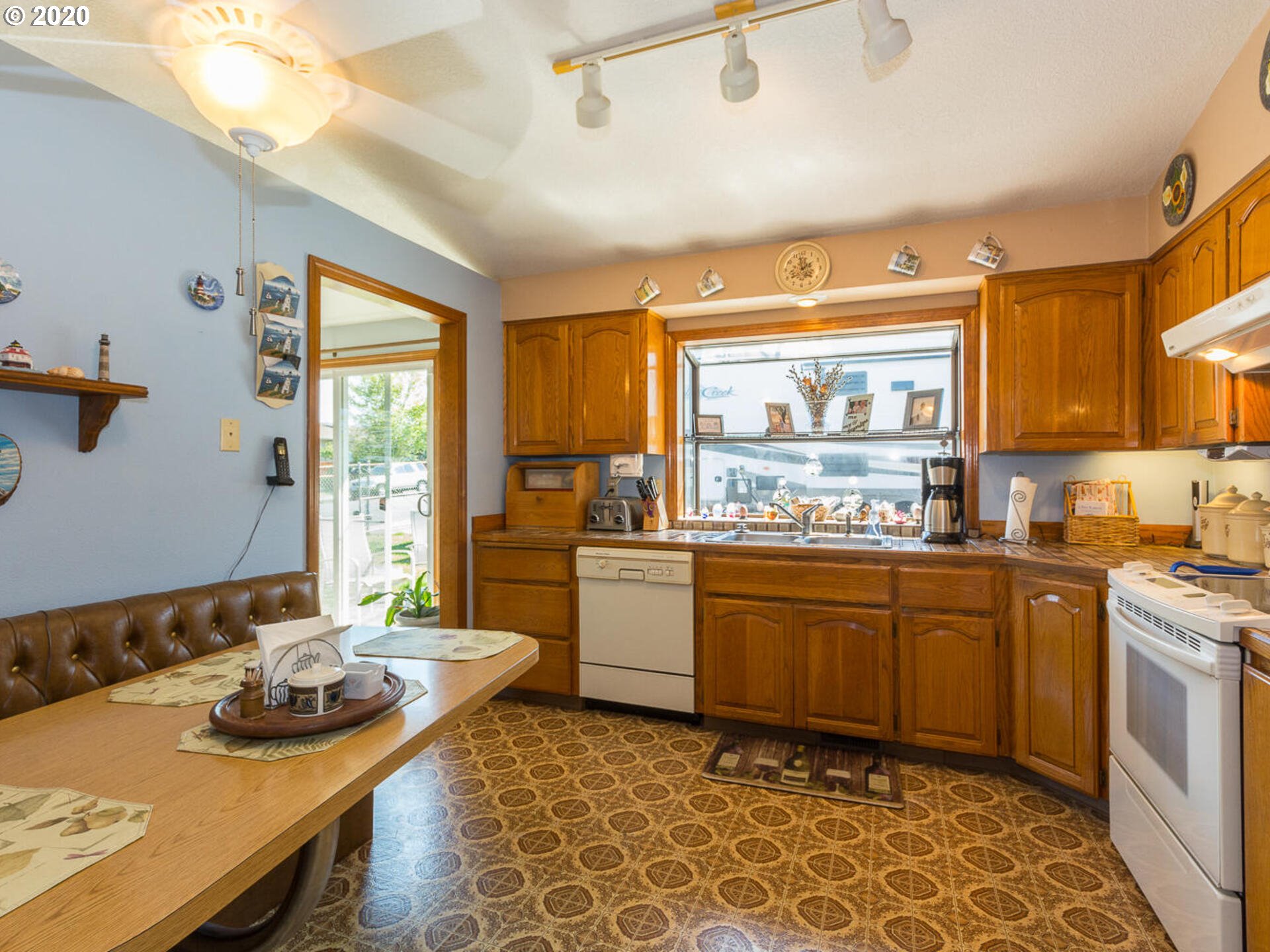 3702 Southwest 19th Street Gresham, OR 97080 - Photo 9 of 29