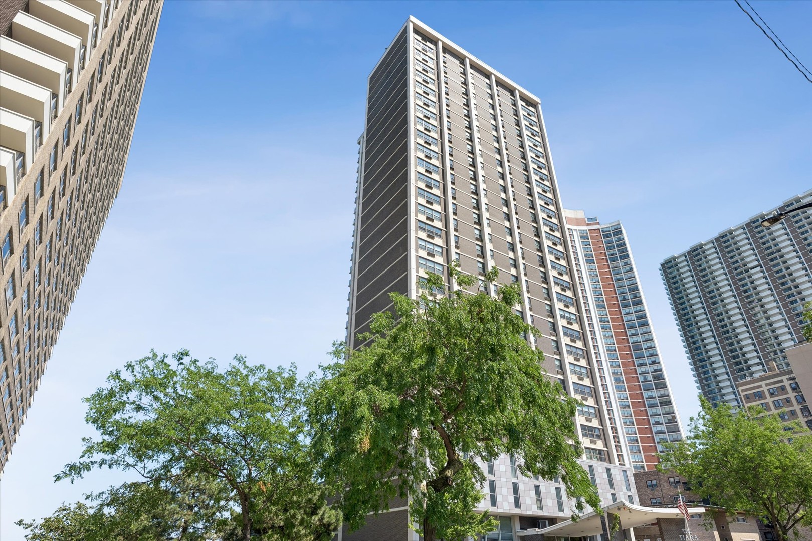 6147 North Sheridan Road, Unit 11A Chicago, IL 60660 - Photo 1 of 20 Gallery Image 1
