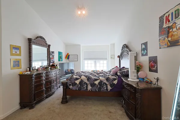 a view of an entryway with workspace