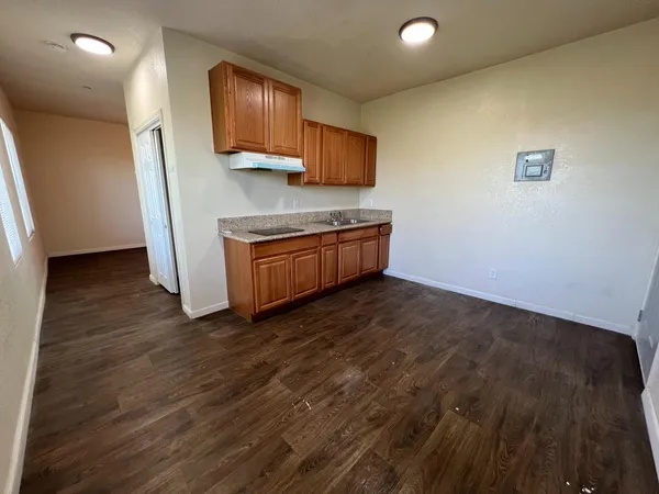 $900 | 186 South L Street, Dinuba, CA 93618
