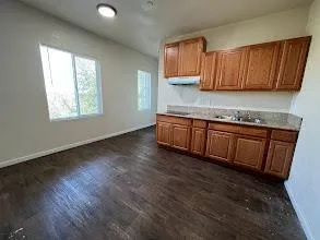 $900 | 186 South L Street, Dinuba, CA 93618