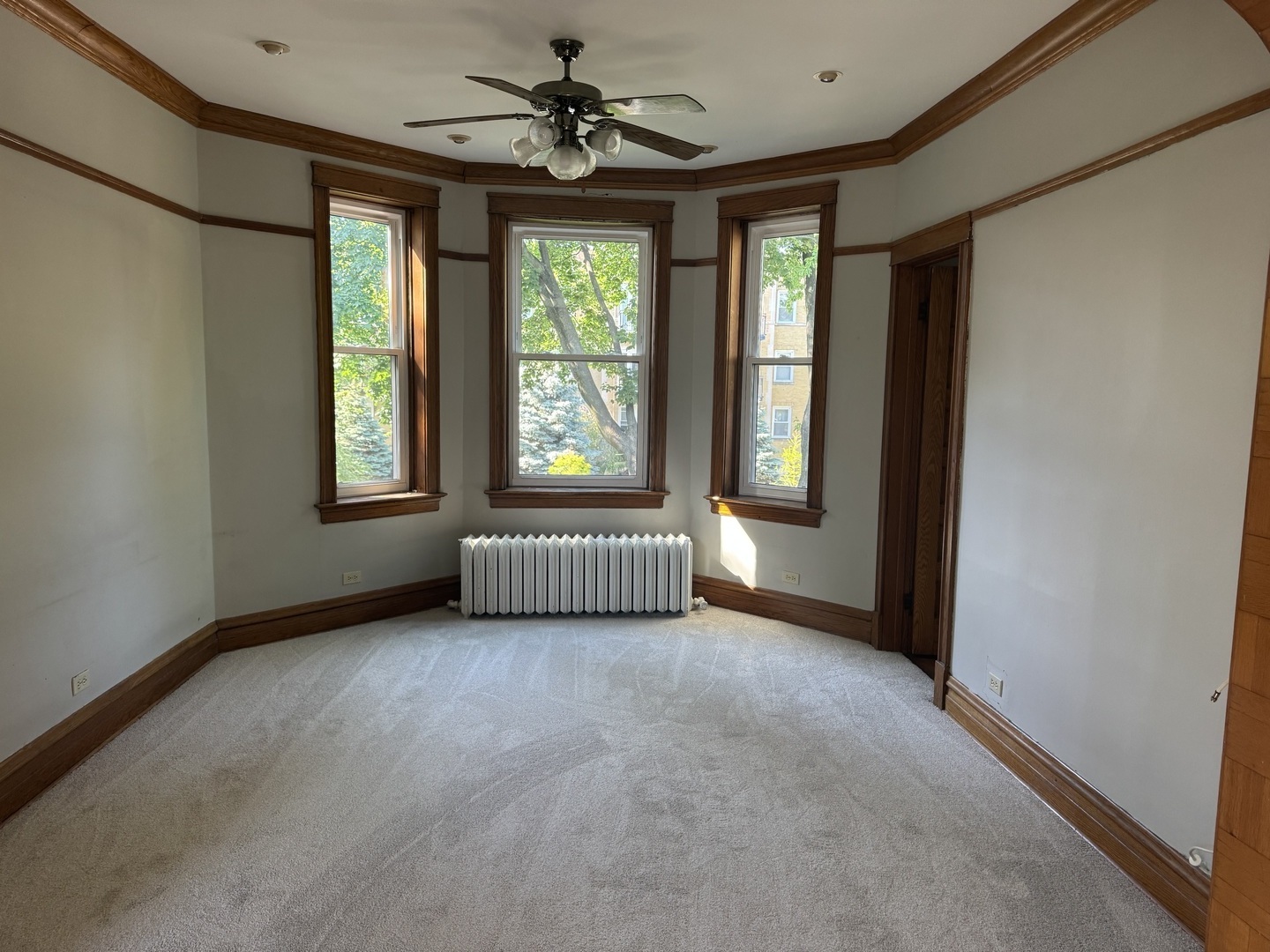 2005 West Greenleaf Avenue, Unit 2 Chicago, IL 60645 - Photo 2 of 15
