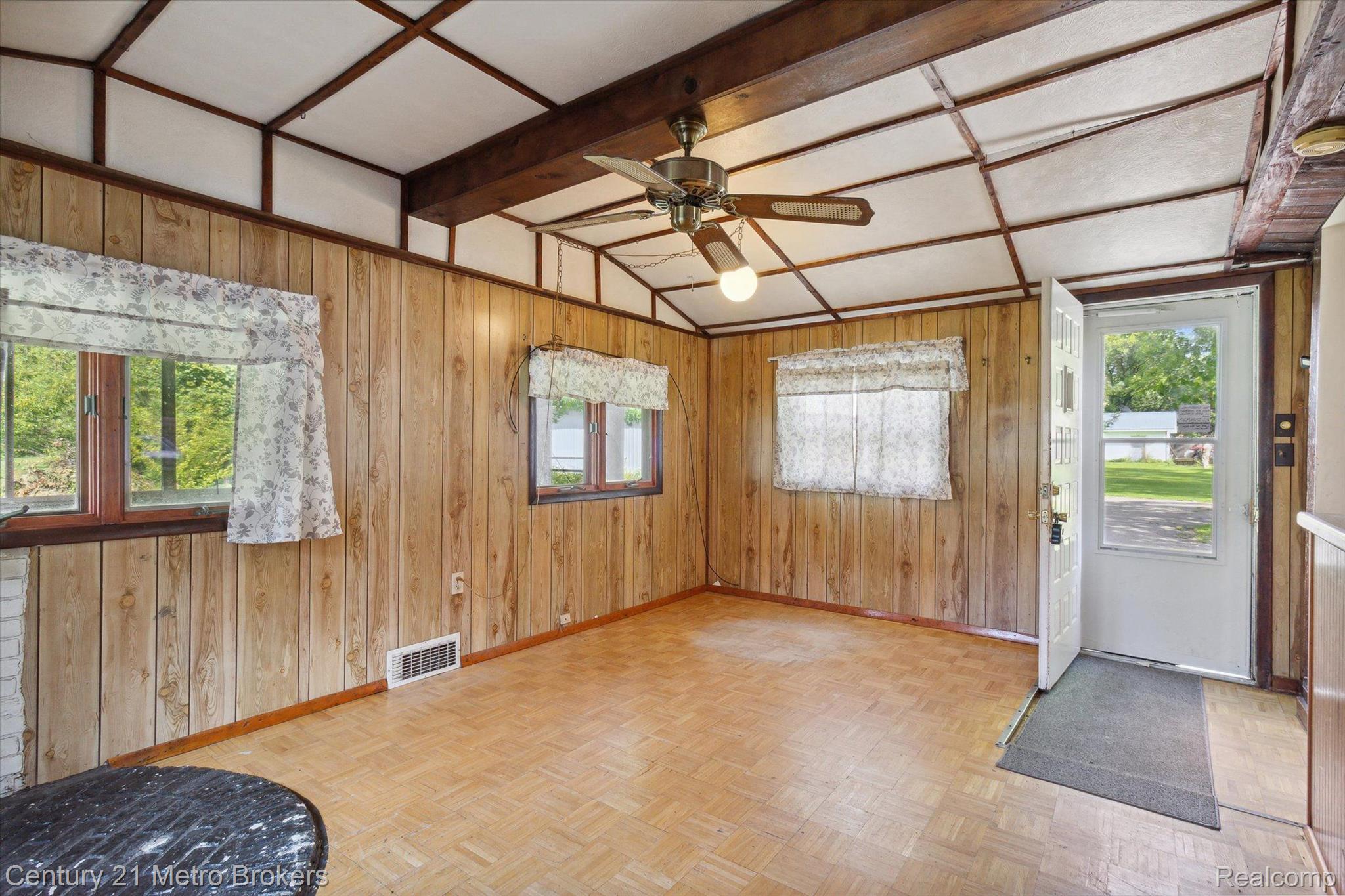 2424 South Vassar Road Burton, MI 48519 - Photo 21 of 41 Gallery Image 21