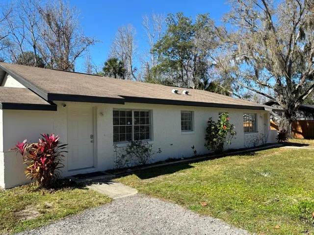 a view of a house with a yard