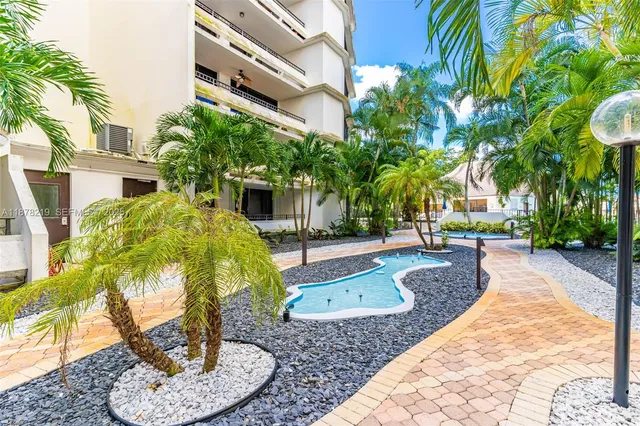 $2,200 | 13951 Kendale Lakes Circle, Unit 307A, Miami, FL 33183