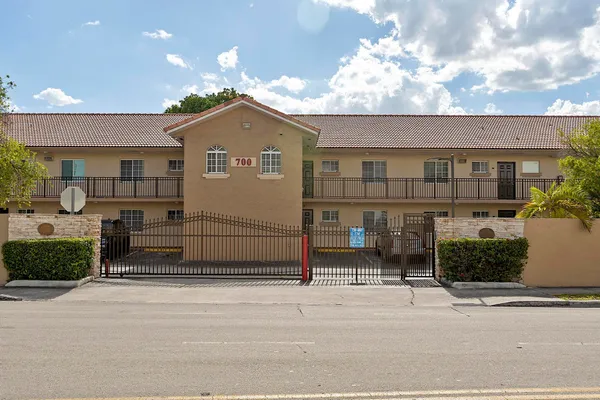 $280,000 | 700 Southeast 9th Court, Unit 206, Hialeah, FL 33010