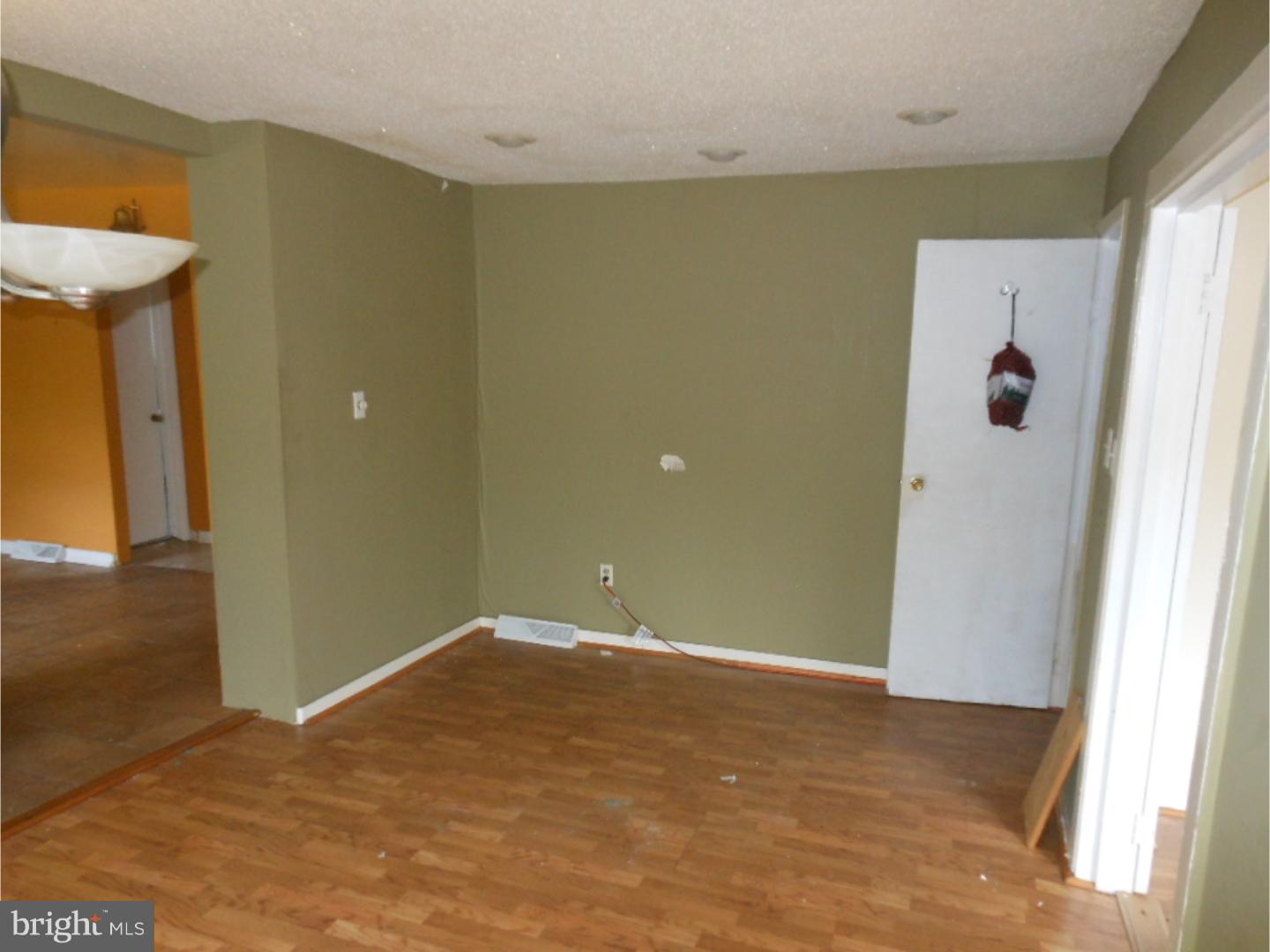 39 Rhodes Avenue Ewing, NJ 08638 - Photo 5 of 6 Dining Room