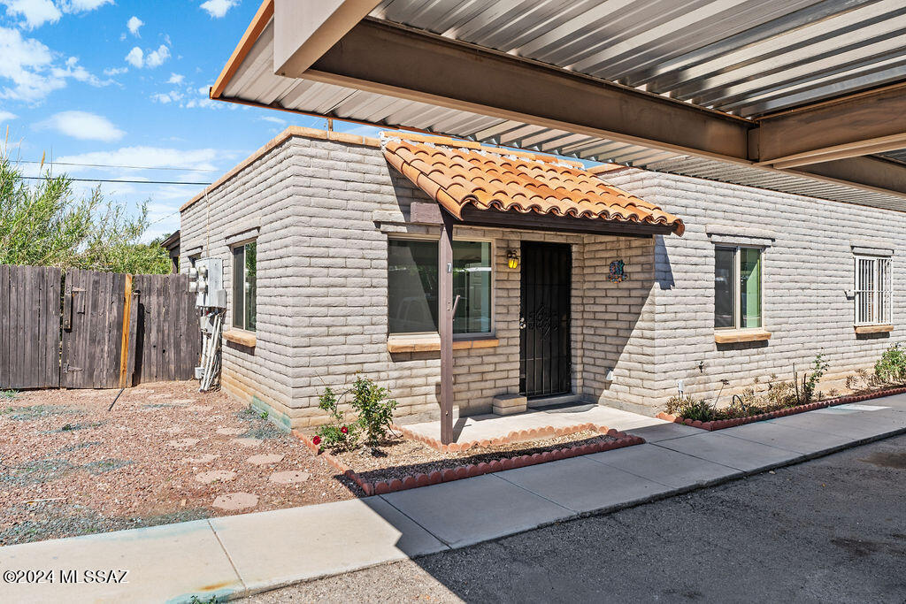211 West Roger Road, Unit 7 Tucson, AZ 85705 - Photo 2 of 15