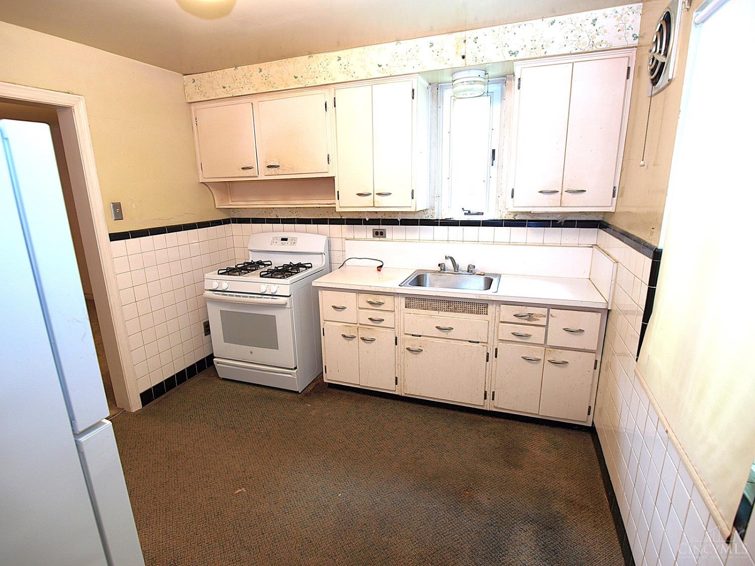 1646 Quebec Road Cincinnati, OH 45205 - Photo 10 of 19