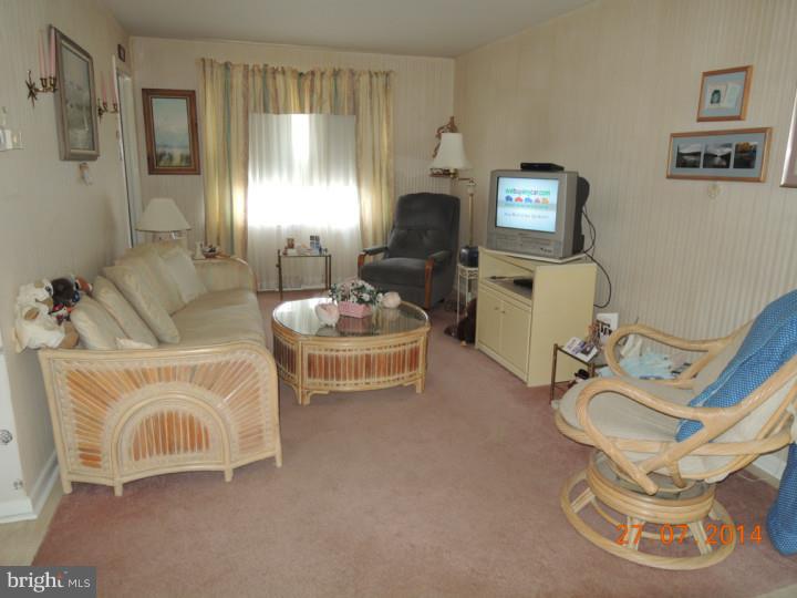 225 Crestview Road Hatboro, PA 19040 - Photo 2 of 22 Family Room