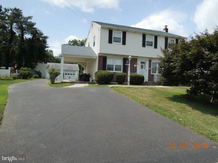 225 Crestview Road Hatboro, PA 19040 - Photo 3 of 22 Driveway