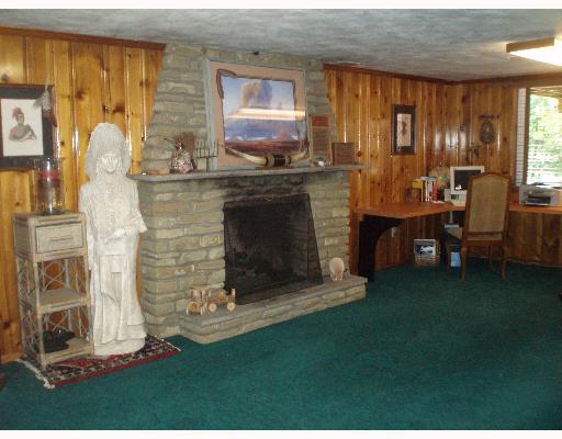 62 Holland Road Churchill, PA 15235 - Photo 7 of 8 Den/Family/Great Room.