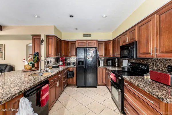 $3,600 | 11051 North 44th Court, Phoenix, AZ 85028