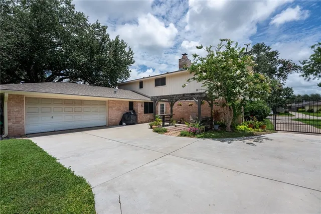 $389,900 | 4325 St George Drive, Corpus Christi, TX 78413