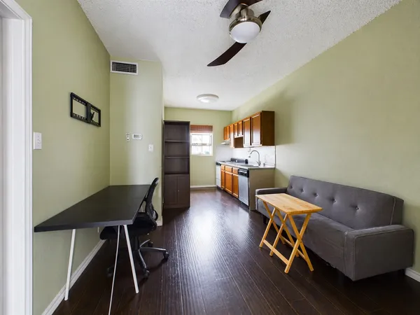 $1,145 | 3206 King Street, Unit 205, Austin, TX 78705