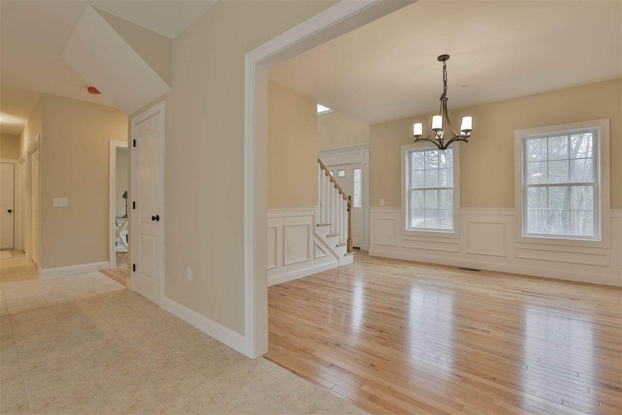 19 Zion Hill Road Salem, NH 03079 - Photo 5 of 31