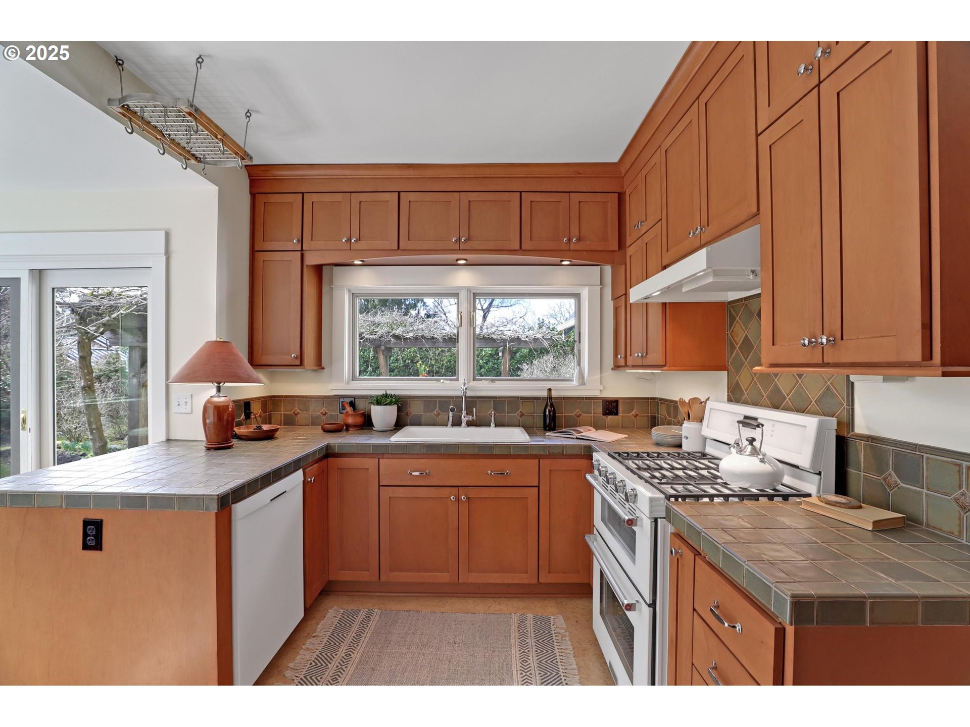 5014 Southwest Custer Street Portland, OR 97219 - Photo 15 of 46 Gallery Image 15