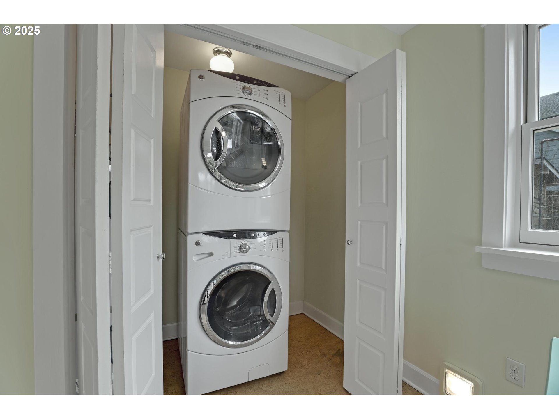 5014 Southwest Custer Street Portland, OR 97219 - Photo 20 of 46 Gallery Image 20