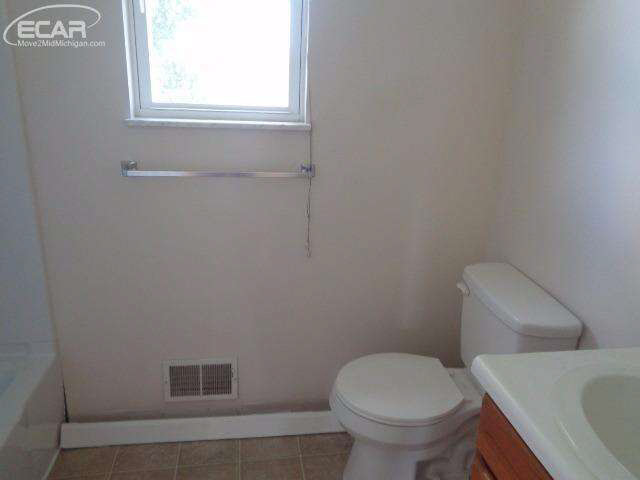 7414 West Mount Morris Road Flushing, MI 48433 - Photo 8 of 13 21206690-7.JPG