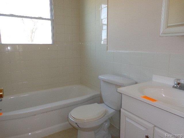 2821 West Thirteen Mile Road, Unit 2 Royal Oak, MI 48073 - Photo 8 of 23 261-843021 Bathroom a.JPG