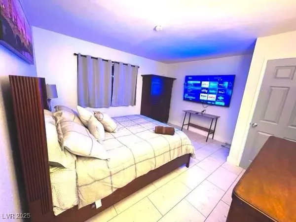 $2,600 | 5415 Oxbow Street, Las Vegas, NV 89119