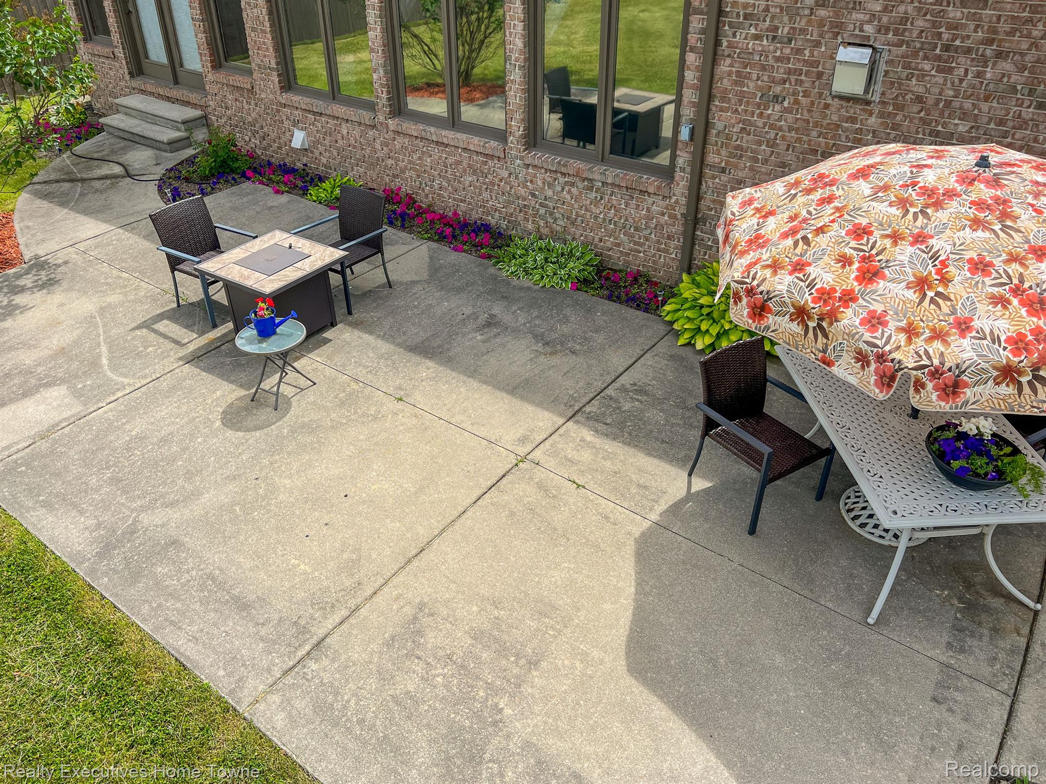10969 Chicago Road Warren, MI 48093 - Photo 19 of 61 Backyard patio