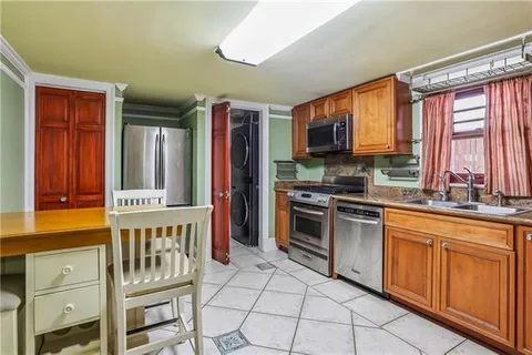 $1,045,000 | 965 Taft Place, New Orleans, LA 70119