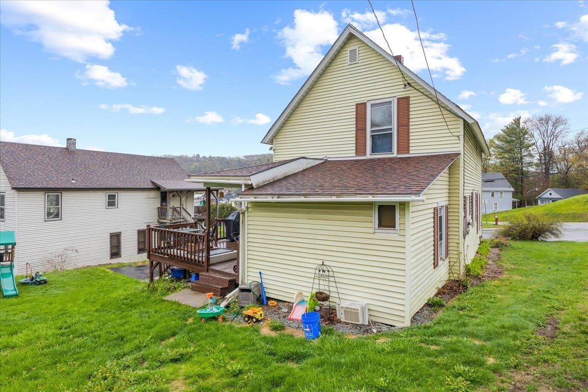 71 Beckley Street Barre, VT 05641 - Photo 4 of 35