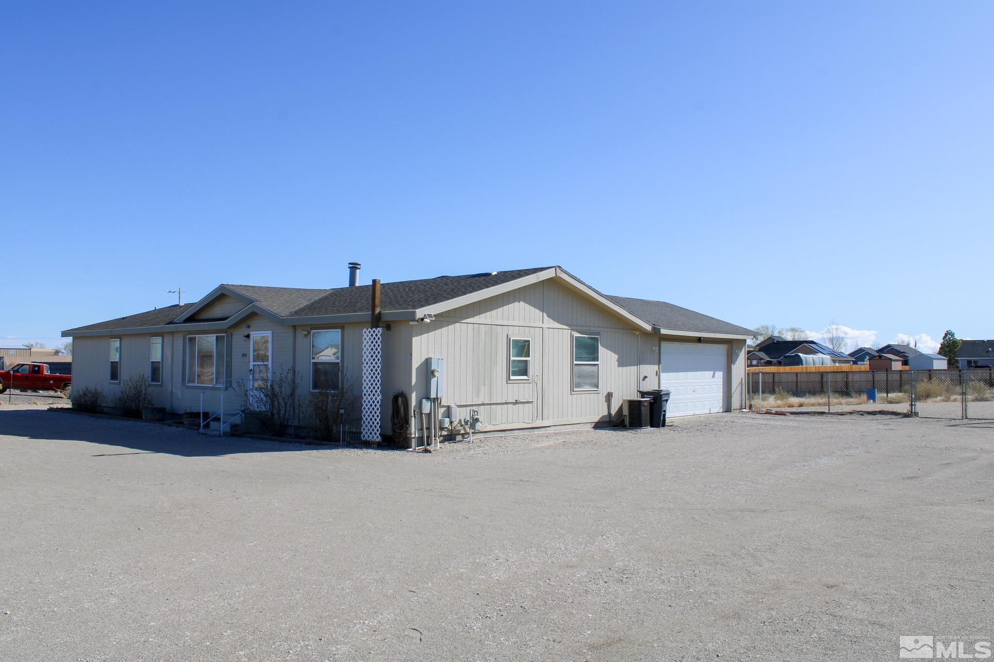 1850 Pam's Place Fallon, NV 89406 - Photo 37 of 40 a view of a house with a big yard