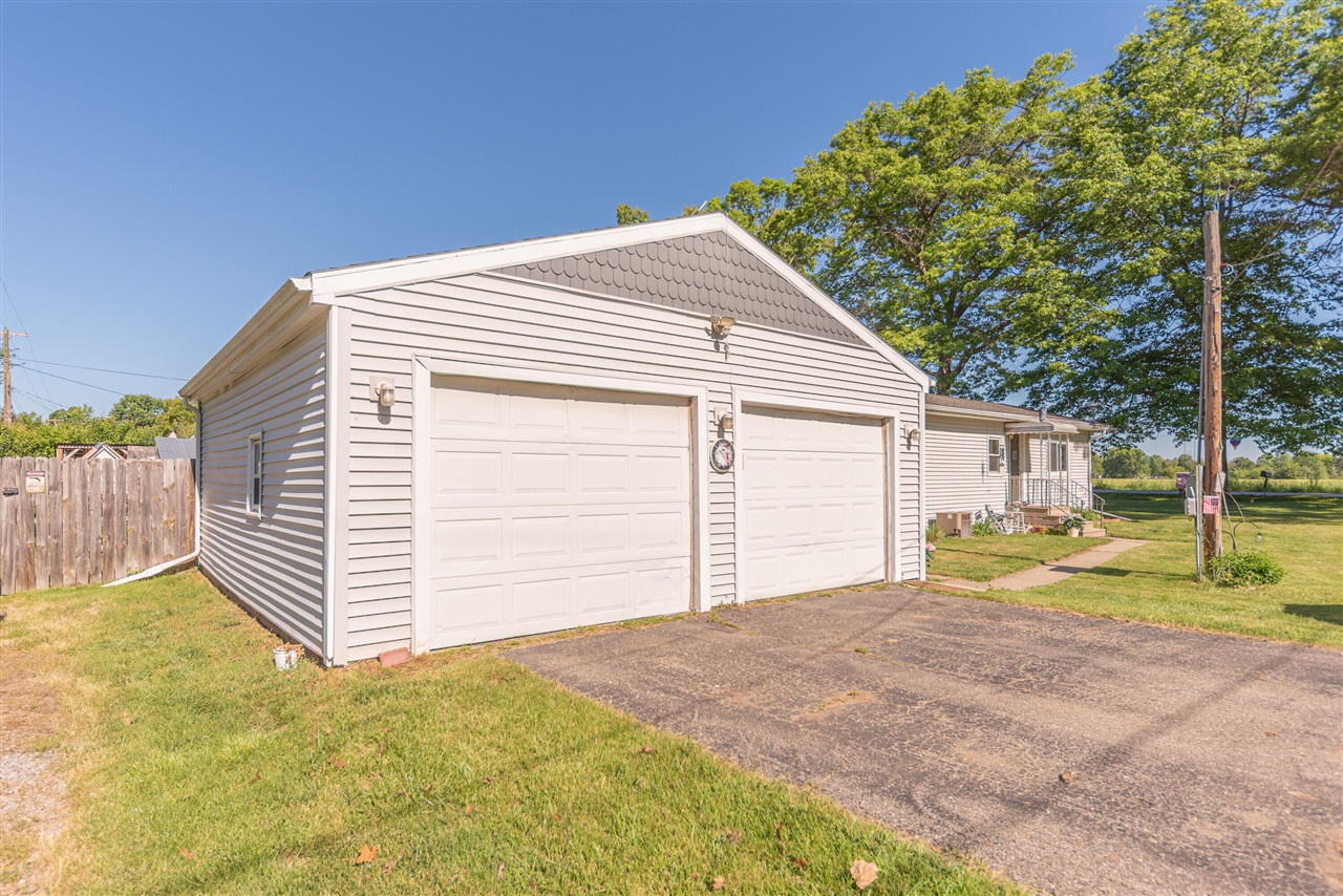 9437 Cady Road Jackson, MI 49201 - Photo 3 of 40