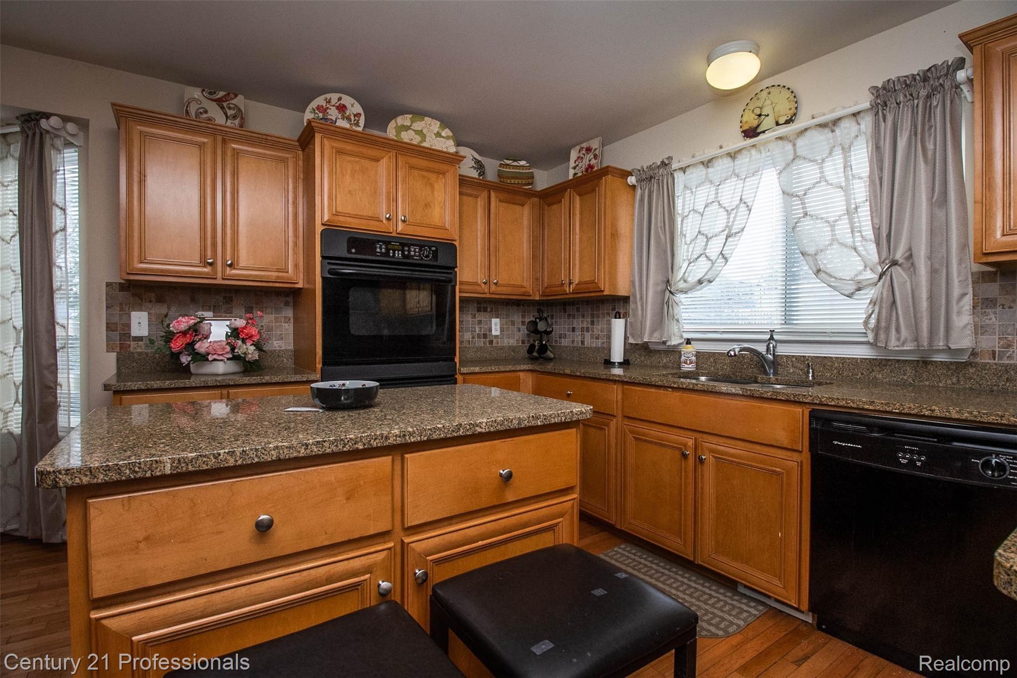 543 South Livernois Road Rochester, MI 48307 - Photo 22 of 40 18.jpg