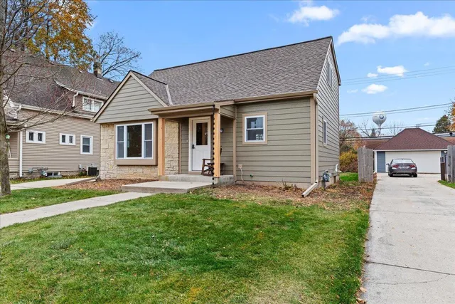 $449,900 | 1021 13th Avenue, Grafton, WI 53024