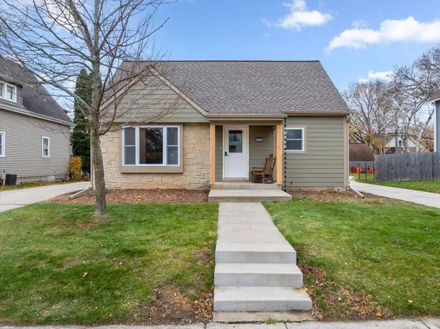 $449,900 | 1021 13th Avenue, Grafton, WI 53024